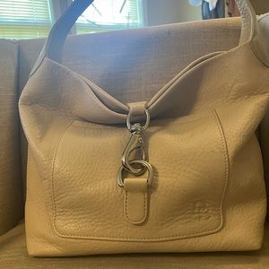 🍒Dooney &Bourke cream handbag🍒in great condition.vintage